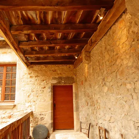 Ancien College Restaure: Charme Medieval, Linge Fourni - Fr-1-489-335 Hébergement de vacances Hérisson