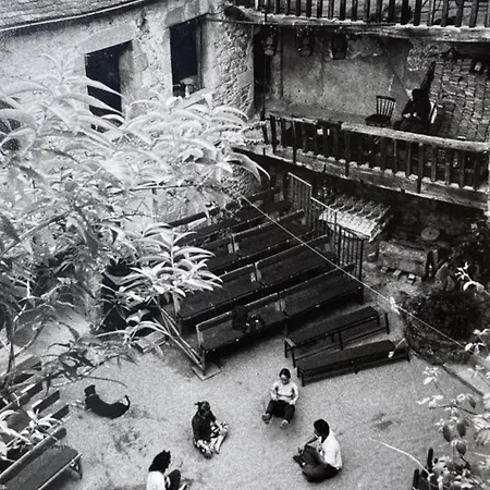 Hébergement de vacances Ancien College Restaure: Charme Medieval, Linge Fourni - Fr-1-489-335 Hérisson